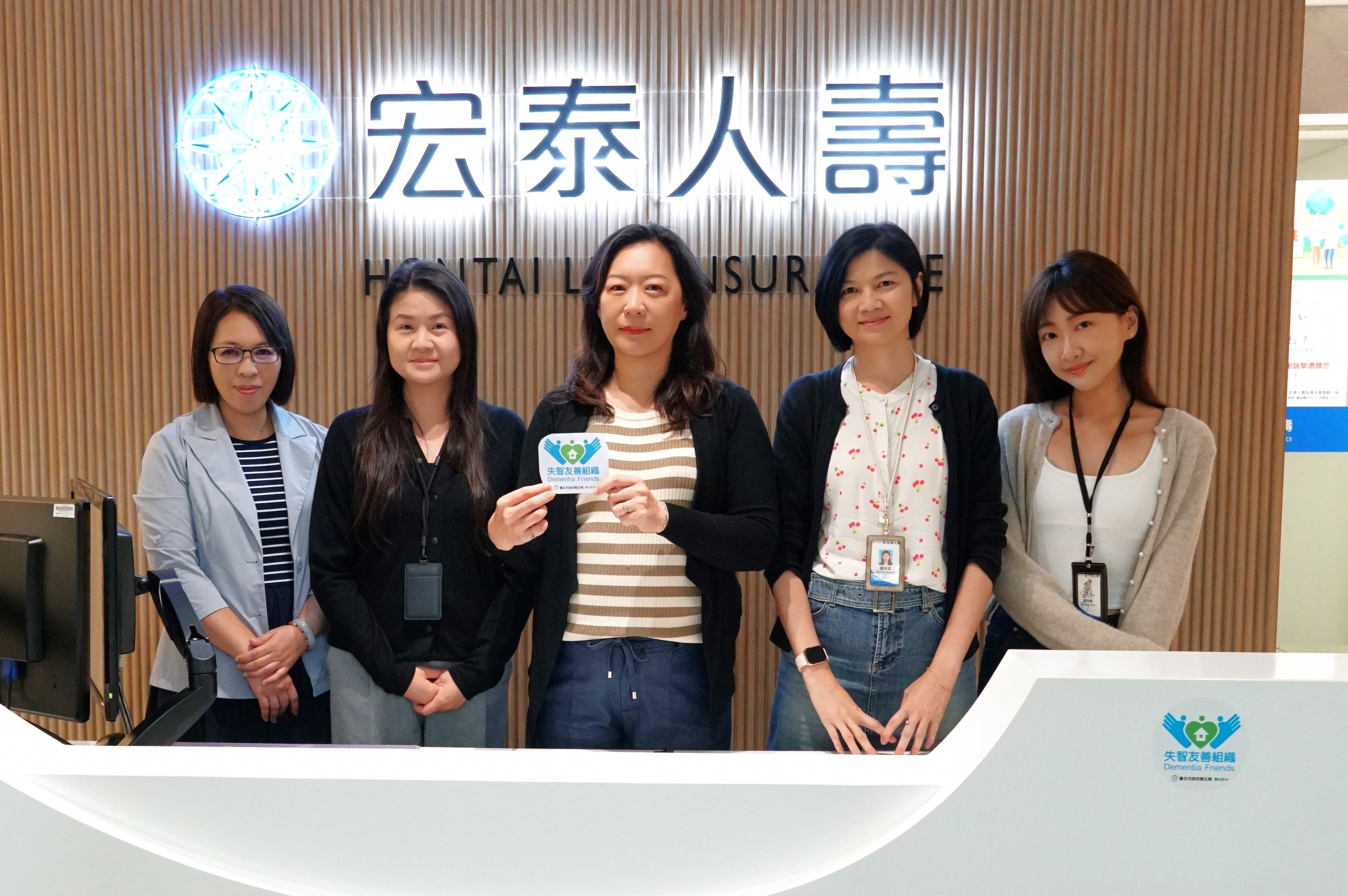 撐傘示意圖